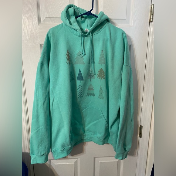 Jerzees Tops - Women’s plus size 3XL Hoodie EUC mint green with trees .